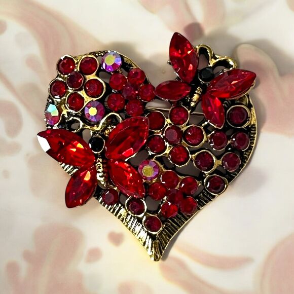 Vintage-Inspired Rhinestone Butterfly Brooch with Heart-Shaped Pin – Valentin... - Picture 2 of 4